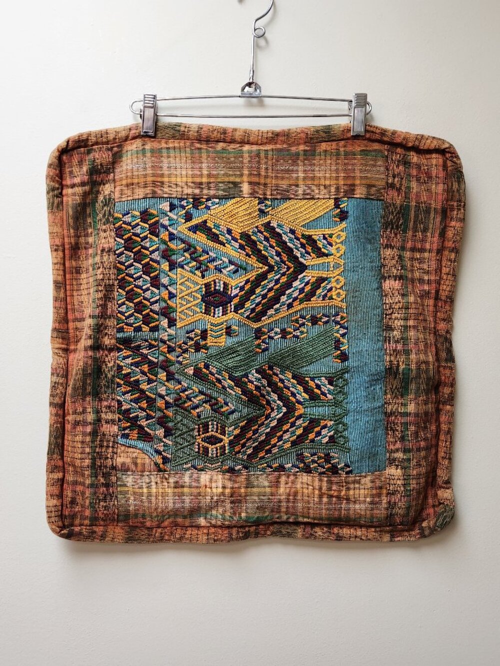 Embroidered vintage pillow case / 19x19